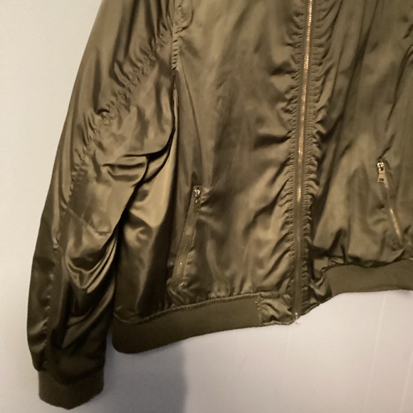 Charlotte Russe Olive Green Bomber Jacket 1X with Gold Hardware/Zippers - Picture 8 of 10